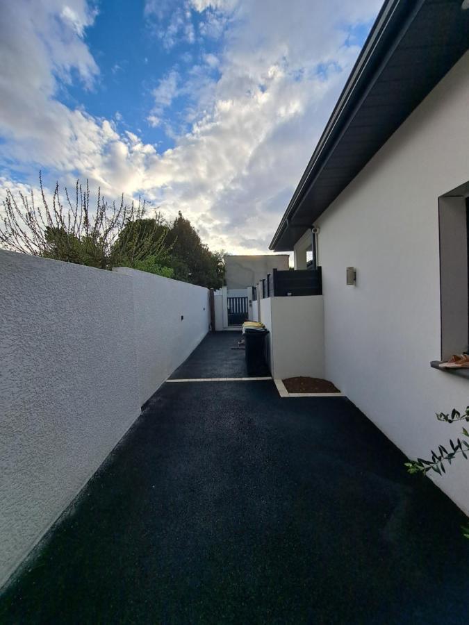 Charmante Maison Avec Piscine Bessan Exterior photo